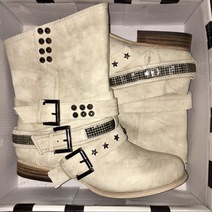 NWT CREAM COLORED STUDDED AND BUCKLED ANKLE BOOTS